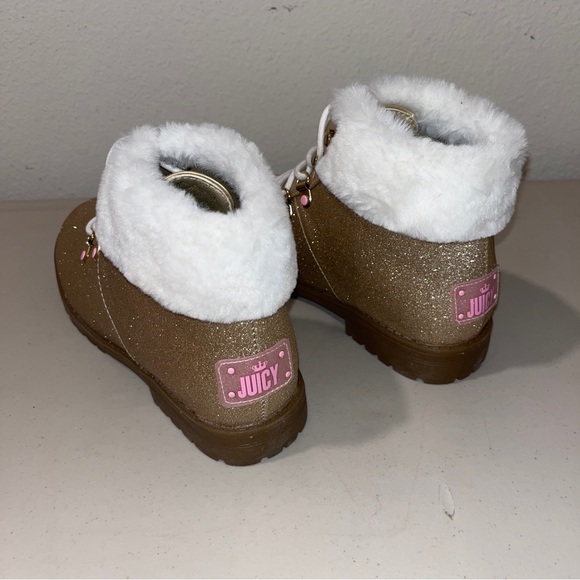 NEW IN BOX JUICY COUTURE GOLD GLITTERY CASTRO VALLEY BOOTIE SIZE 6M MSRP $70 - Picture 4 of 7